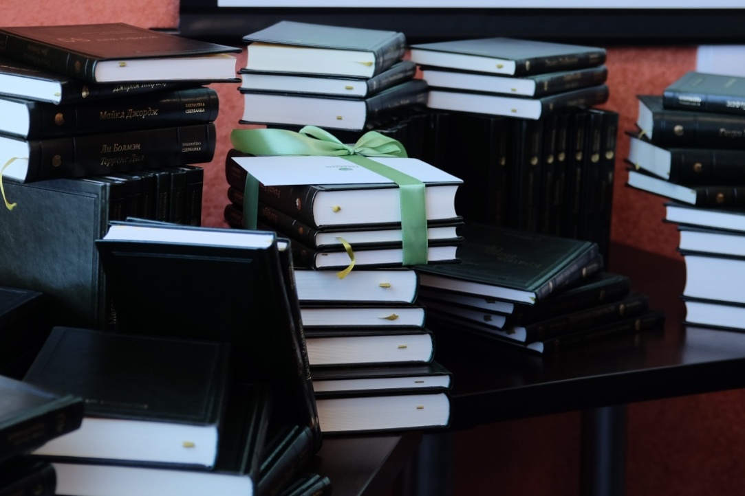 Библиотека пермской Вышки пополнилась коллекцией книг от Сбербанка